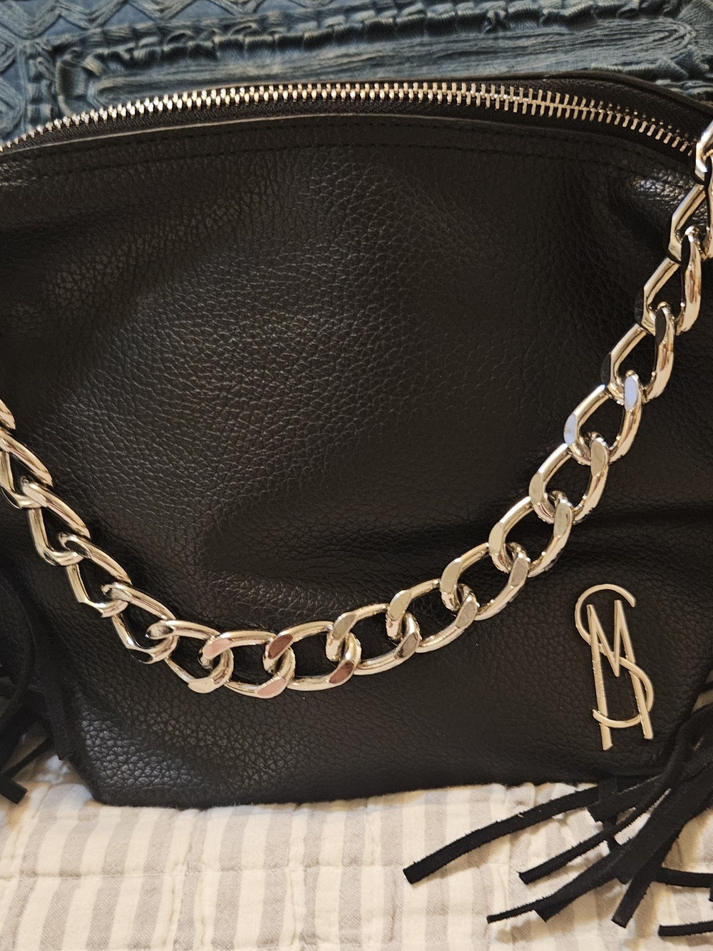 STEVE MADDEN BLACK FRINGE HANDBAG WIRH SILVER CHAIN STRAP